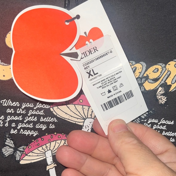 Cider NWT XL Black 'Dreamer' Graphic Crop Top - Picture 5 of 5